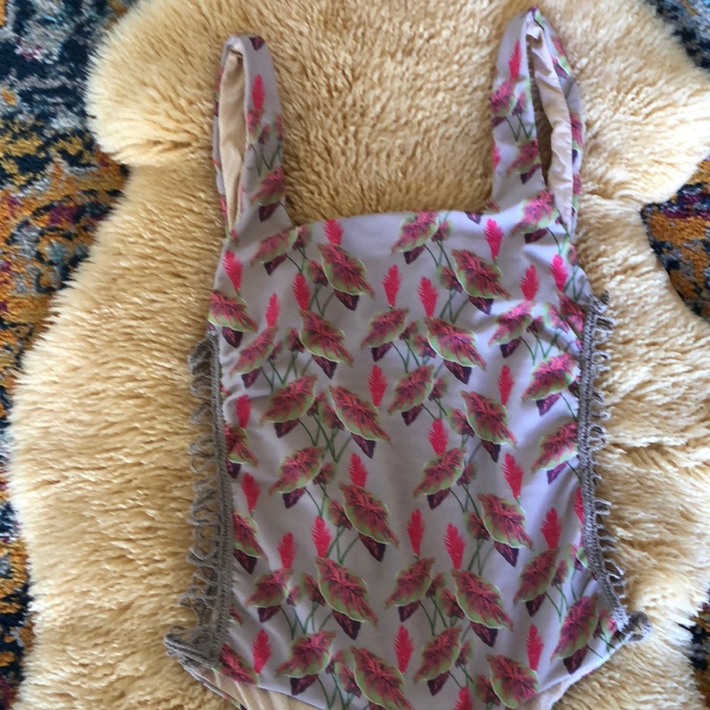 Acacia one piece size medium